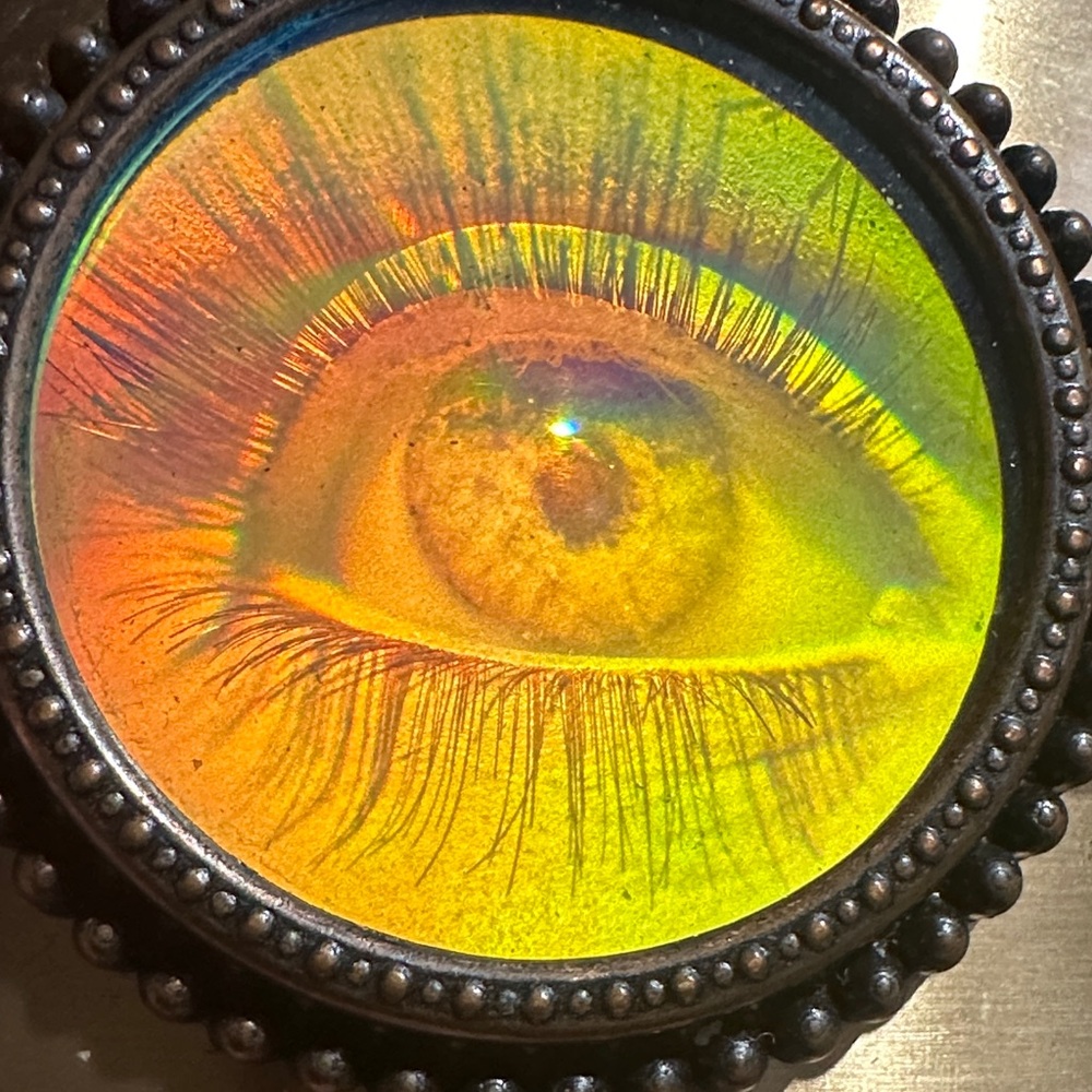 Vintage Floating Eye Color Changing realistic design bulky women's buckle